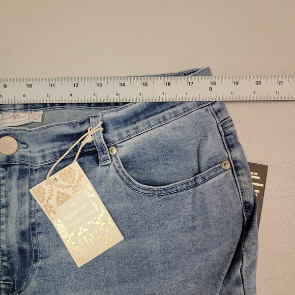 dg2 by diane gilman Light Wash Blue Jeans Jewel Embellishments Size 16PW - Picture 7 of 7